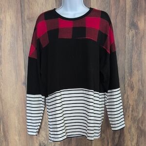 NWT Chic Black and Red Checkered Women's Crewneck Shirt M           -H123